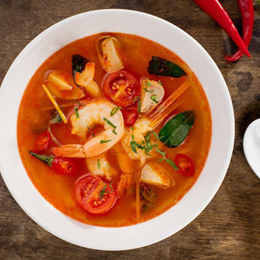 Seafood ostra zupa z owocami morza